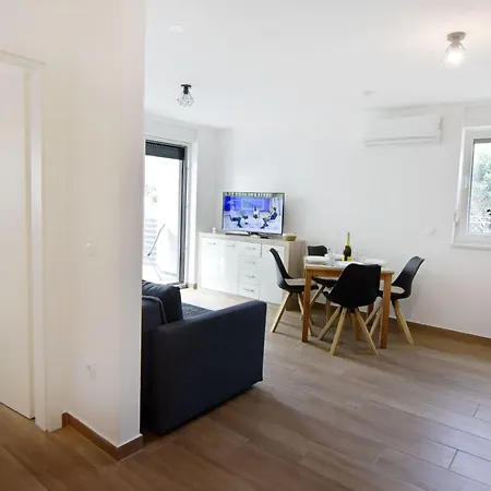 Apartman Anja Zambrazija By Interhome